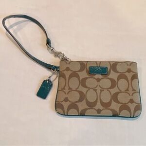 Coach Wristlet Signature Classic C Pattern